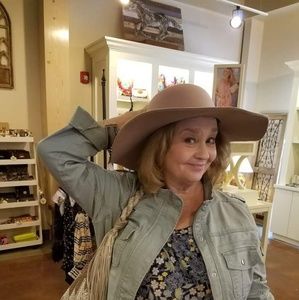 Meet your Posher, Donna